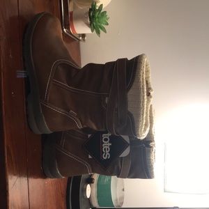 tan winter boots